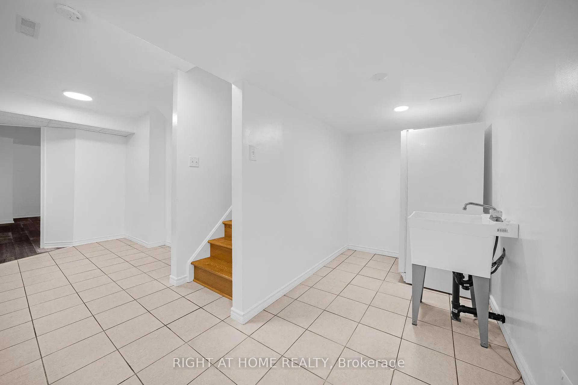 Photo 28 of 1566 Rumford Drive, Ottawa, Fallingbrook/Pineridge — HOMEH