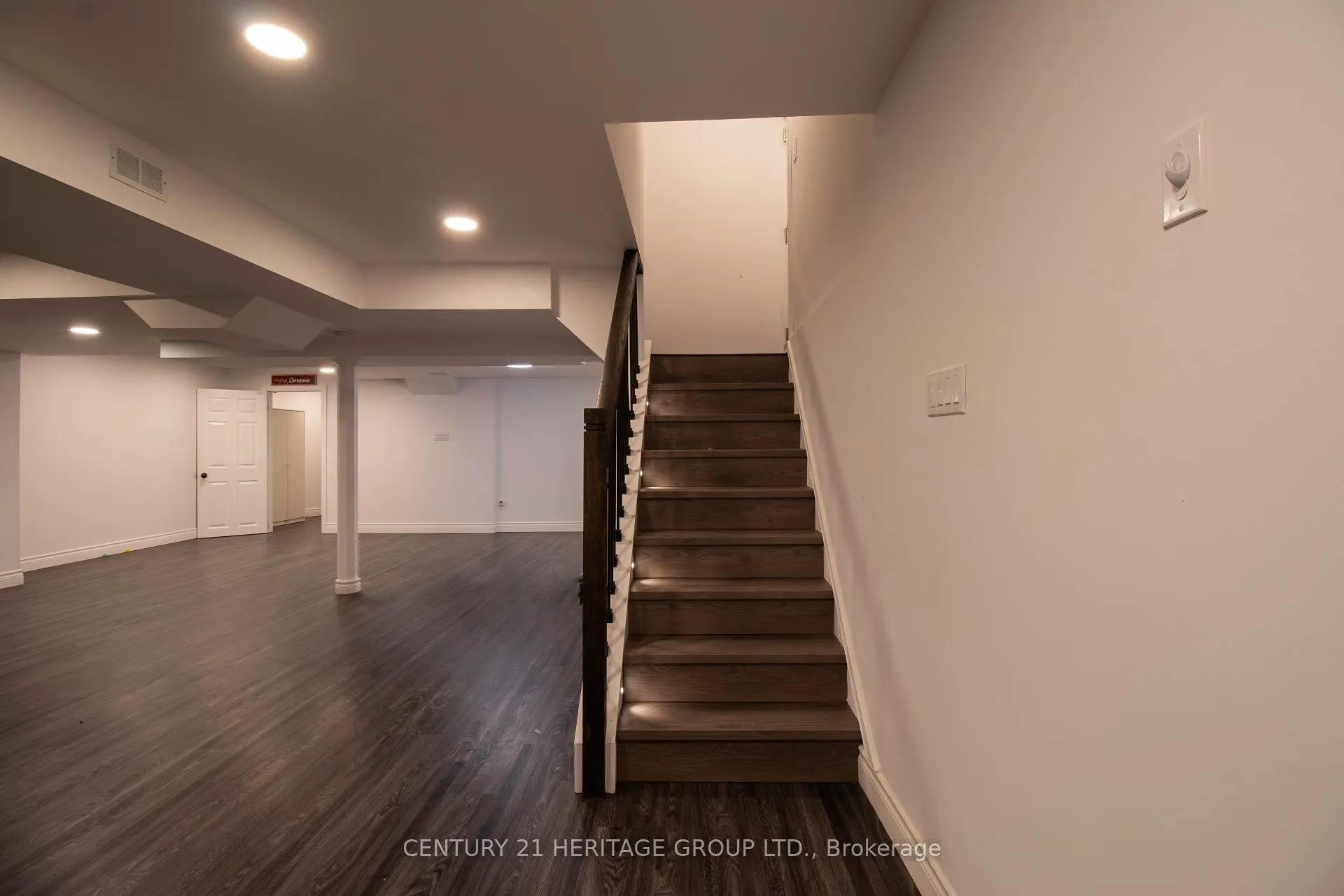 Photo 33 of 27 Charing Crescent, Aurora, Aurora Highlands — HOMEH