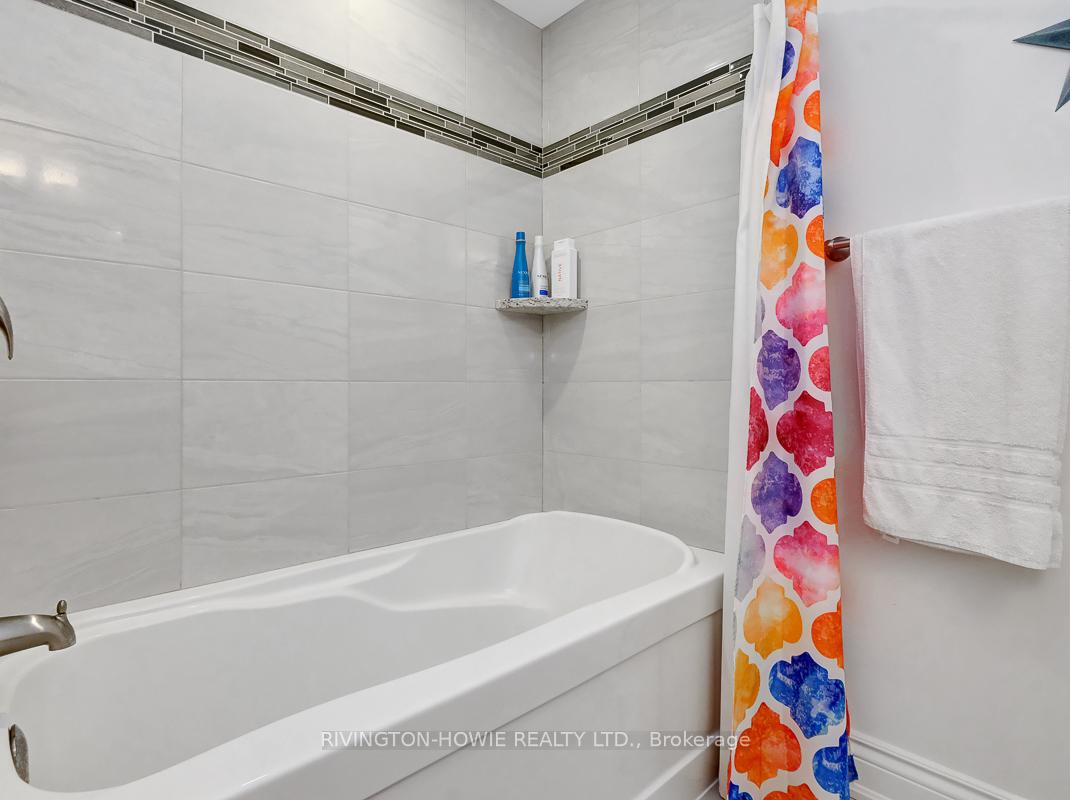 Photo 16 of 725 Meadowridge Circle, Ottawa, Carp — HOMEH