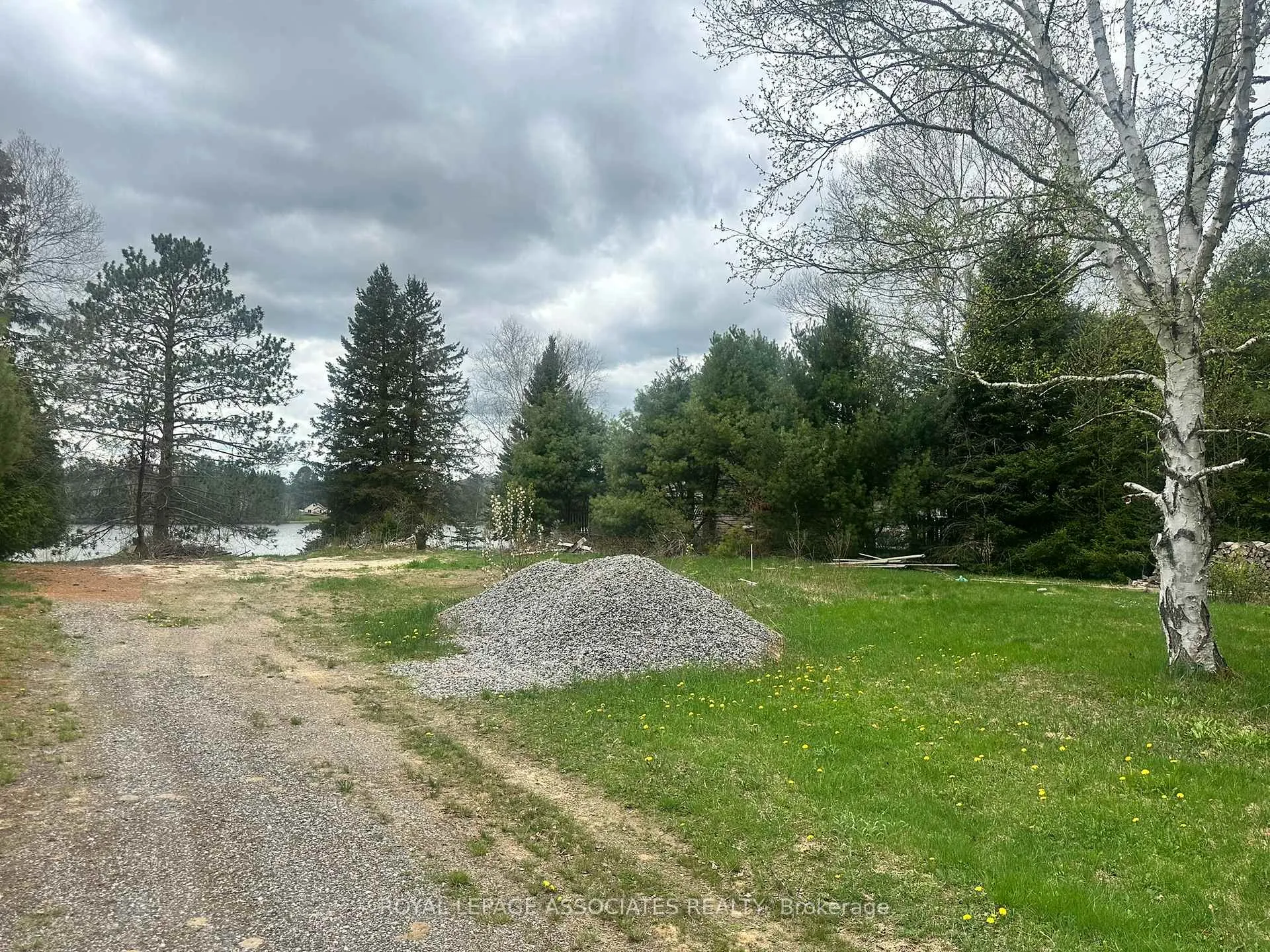 Photo 4 of 158 Lakeview Avenue, Kearney — HOMEH