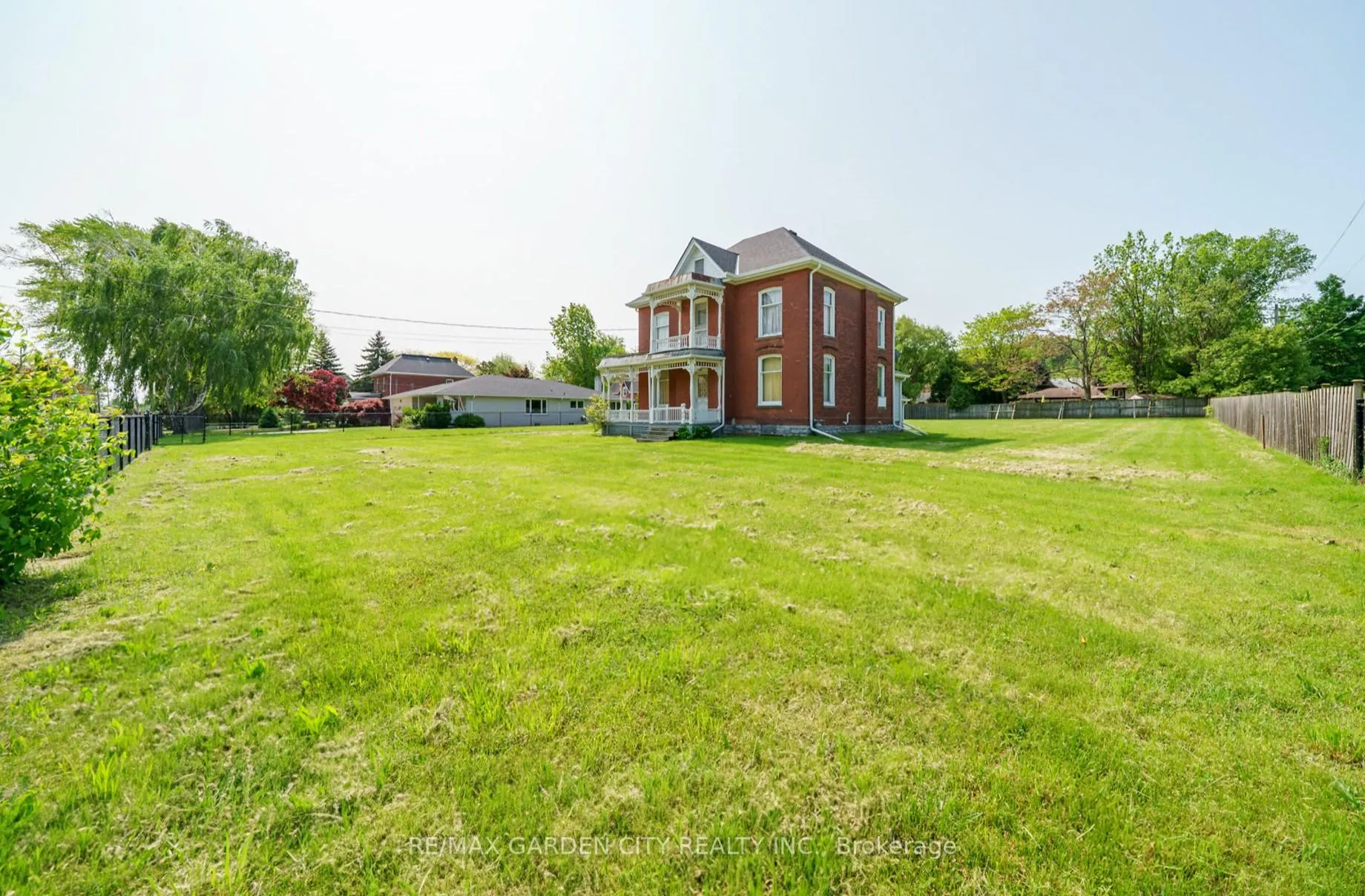 Photo 2 of 122 Main Street E, Grimsby, Grimsby East — HOMEH