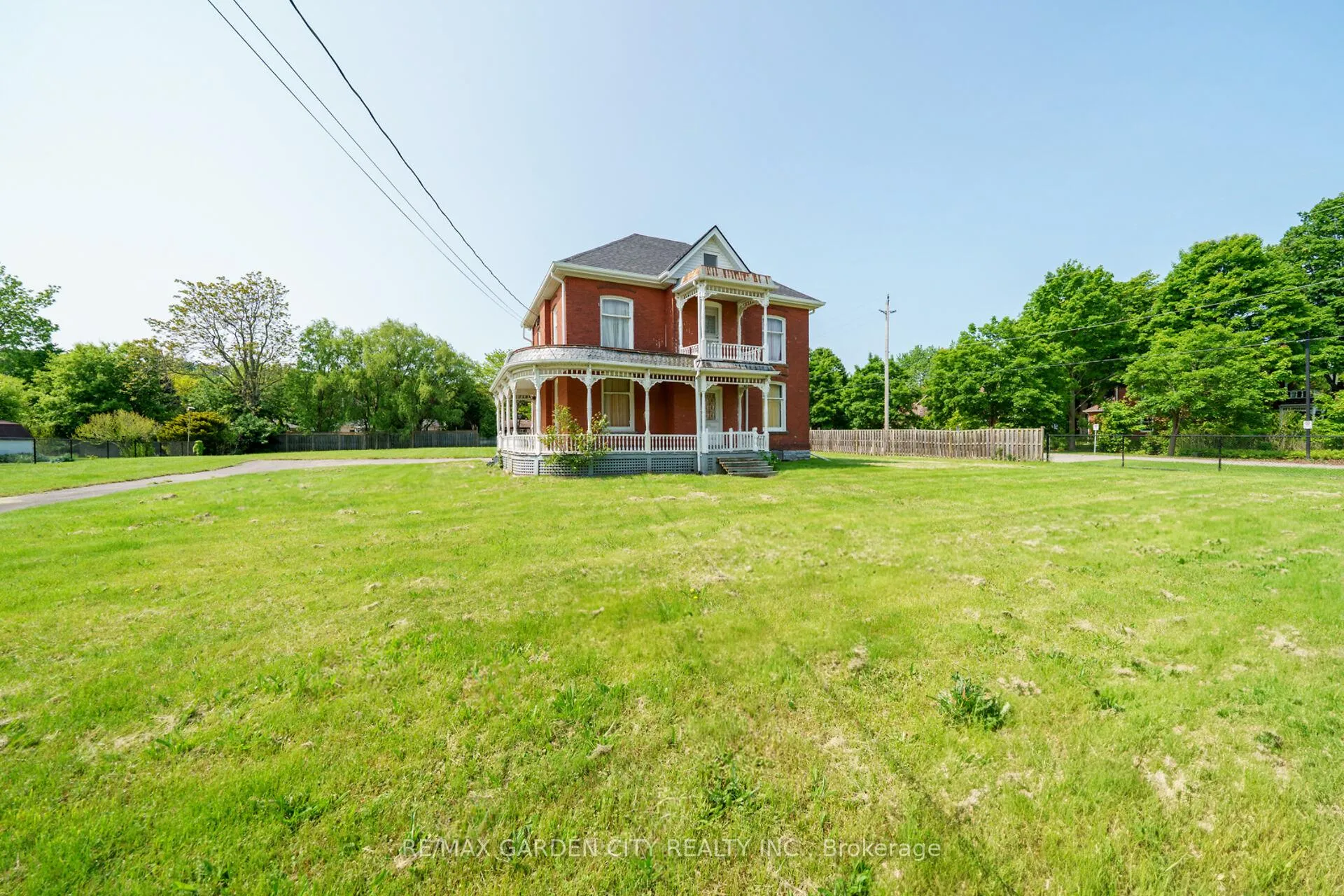 Photo 4 of 122 Main Street E, Grimsby, Grimsby East — HOMEH