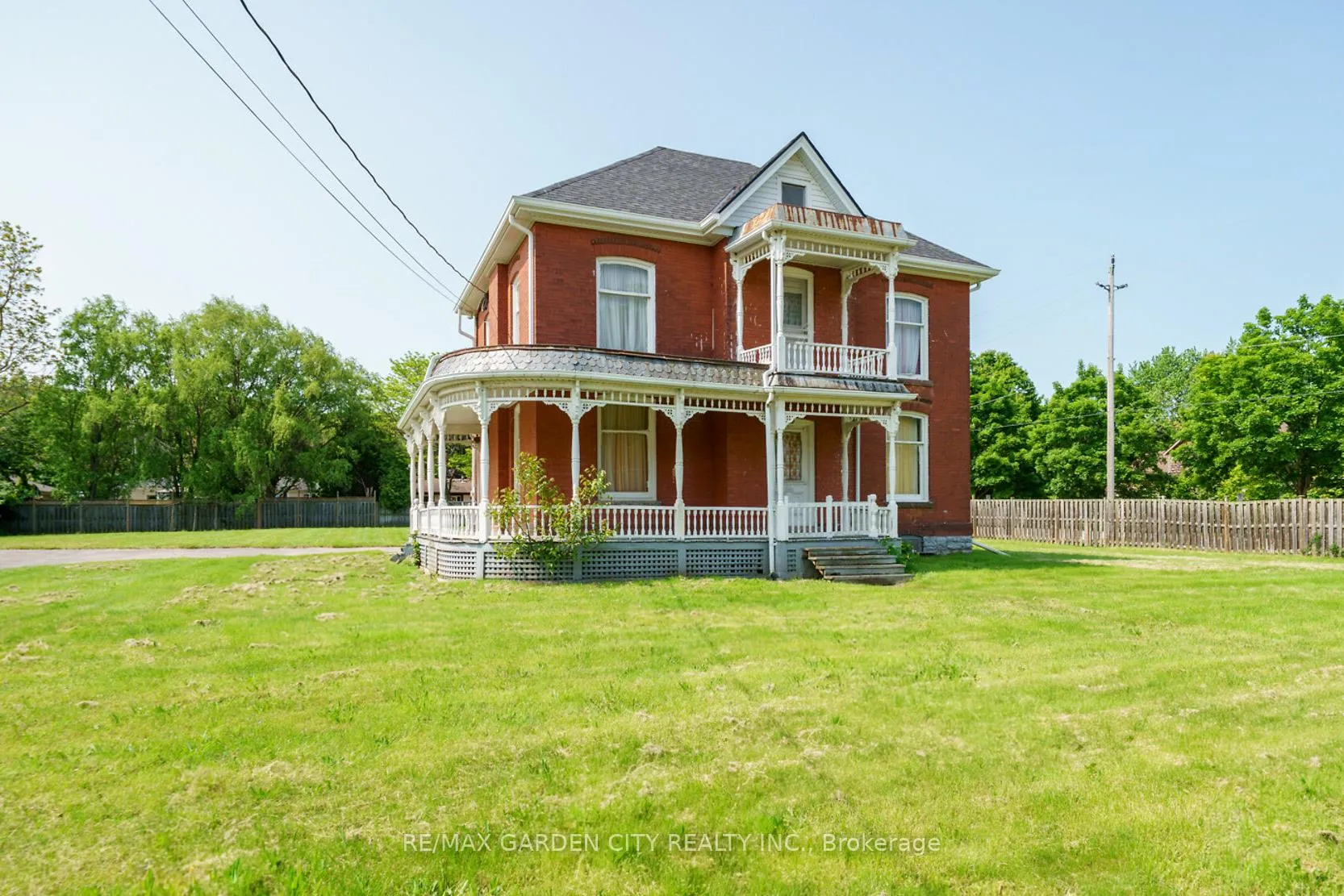 Photo 5 of 122 Main Street E, Grimsby, Grimsby East — HOMEH