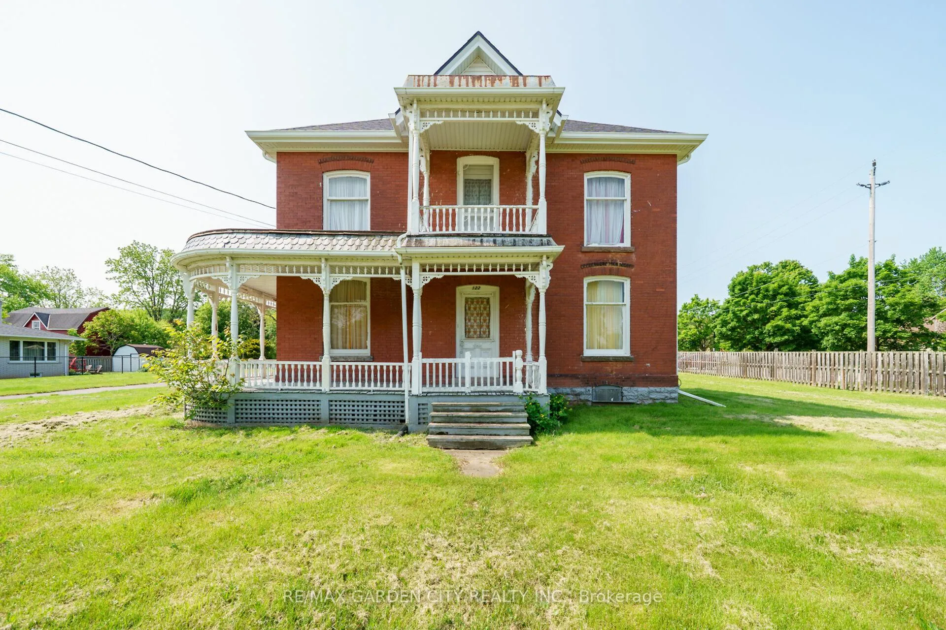 Photo 7 of 122 Main Street E, Grimsby, Grimsby East — HOMEH