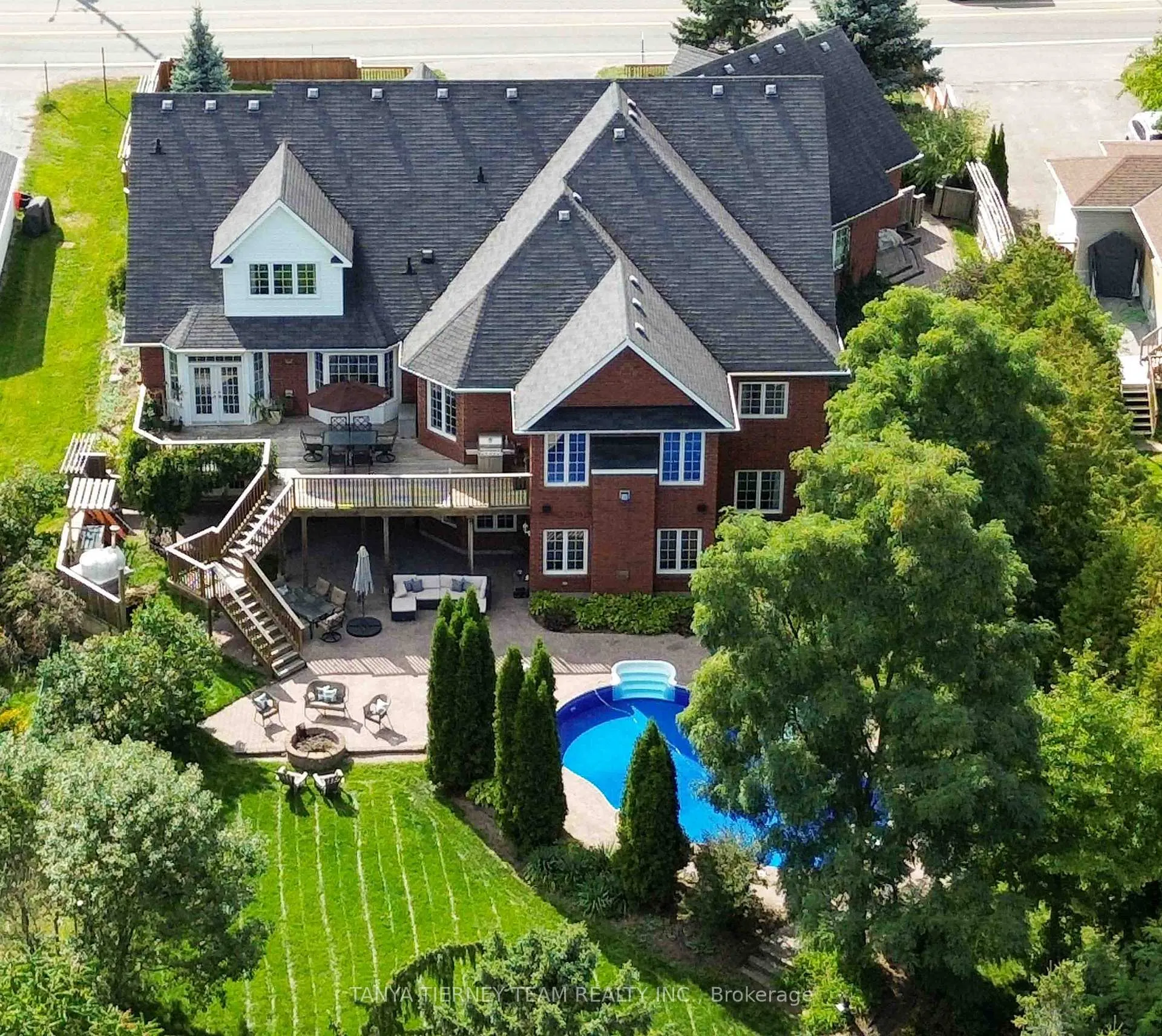 Front of 1277 Townline Road N