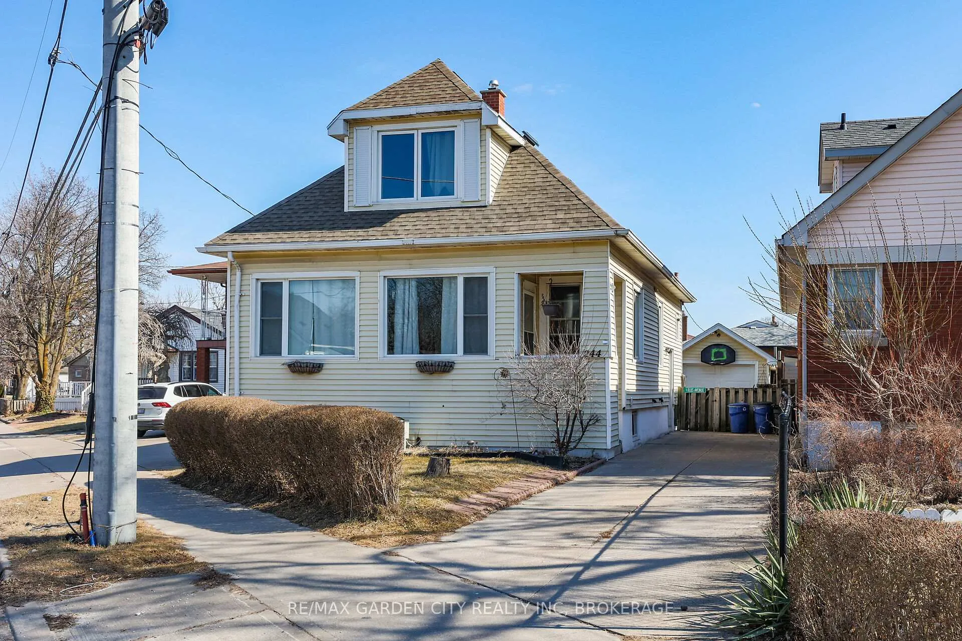 Photo 2 of 244 Niagara Street, St. Catharines, Facer — HOMEH