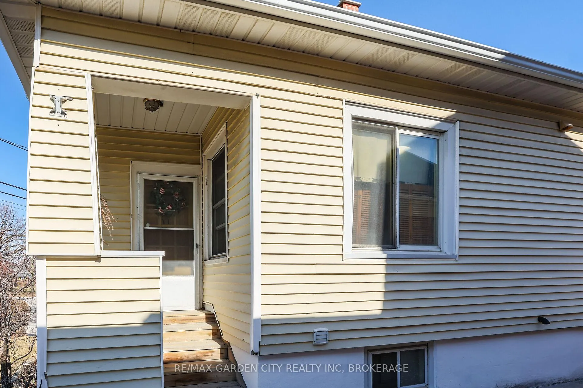Photo 4 of 244 Niagara Street, St. Catharines, Facer — HOMEH