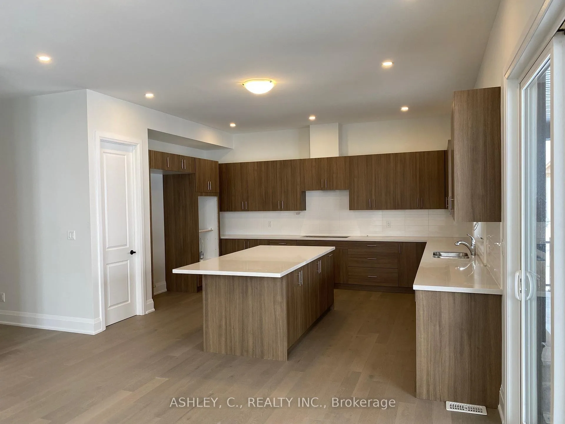 Photo 10 of 50 Holly Lane, Caledon, Alton — HOMEH