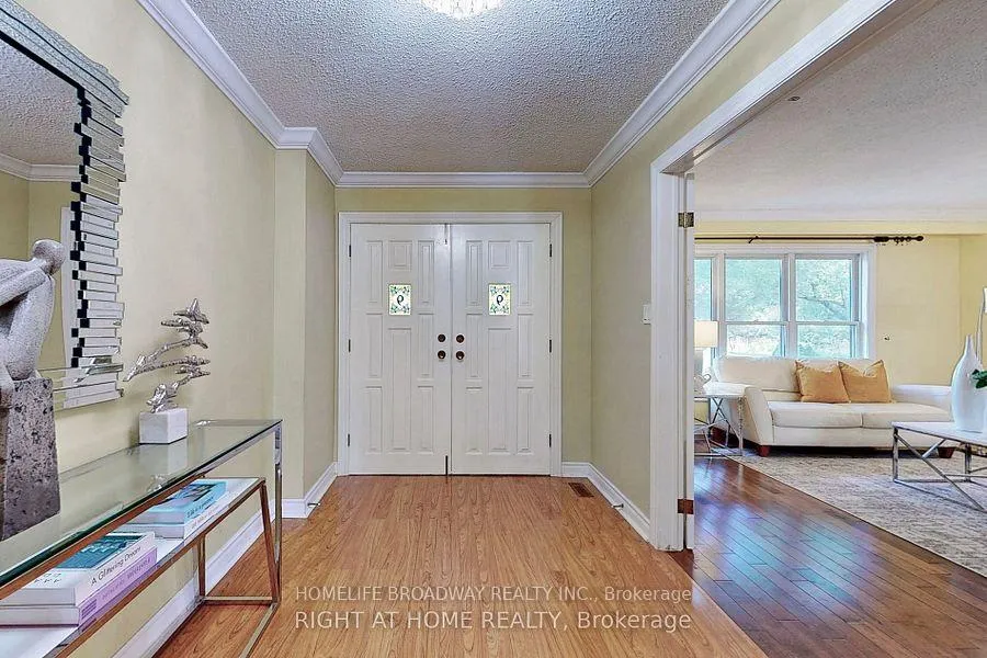 Photo 2 of 9 Trillium Drive, Aurora, Aurora Highlands — HOMEH