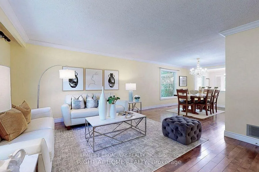 Photo 4 of 9 Trillium Drive, Aurora, Aurora Highlands — HOMEH