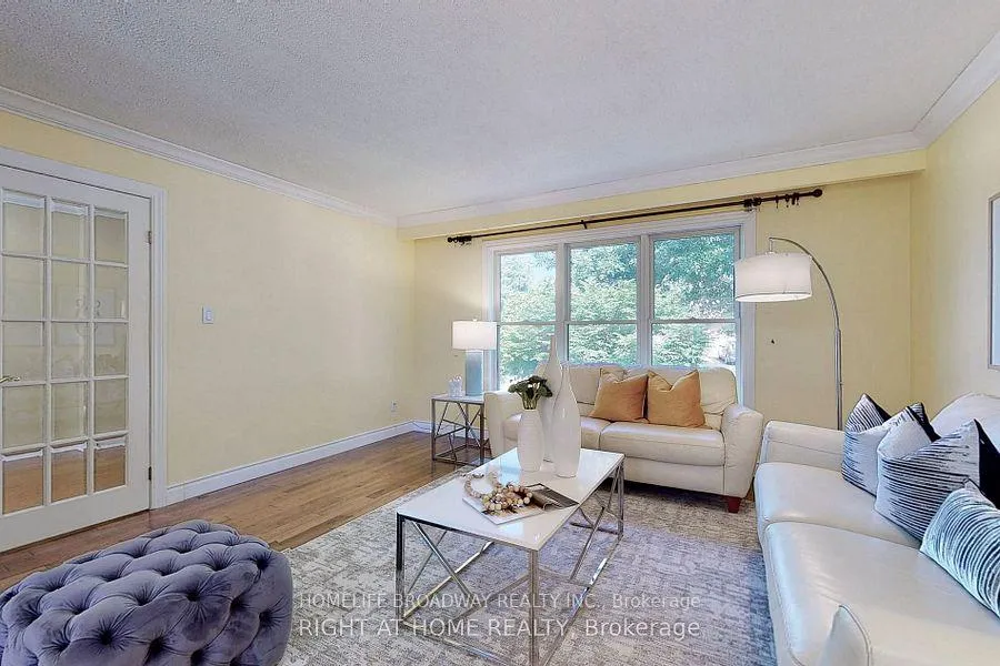 Photo 5 of 9 Trillium Drive, Aurora, Aurora Highlands — HOMEH