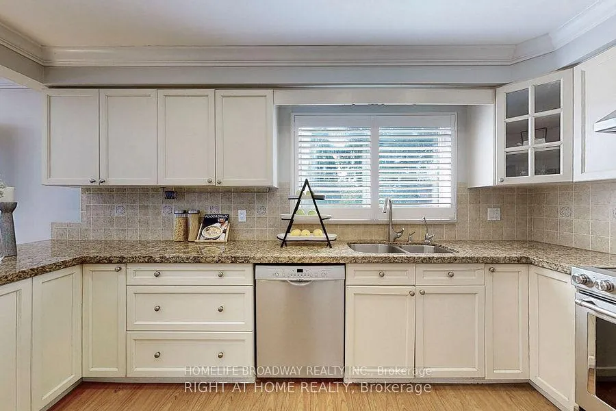 Photo 10 of 9 Trillium Drive, Aurora, Aurora Highlands — HOMEH