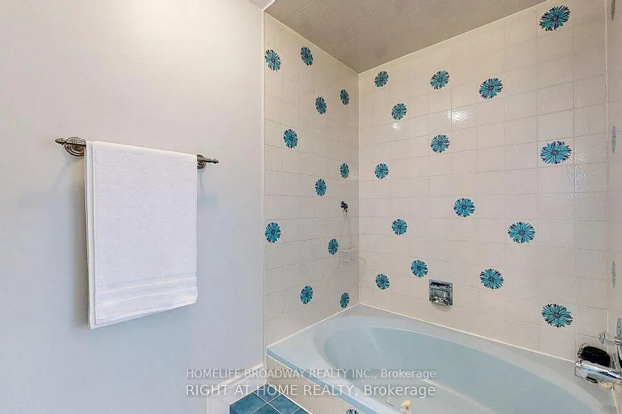 Photo 16 of 9 Trillium Drive, Aurora, Aurora Highlands — HOMEH