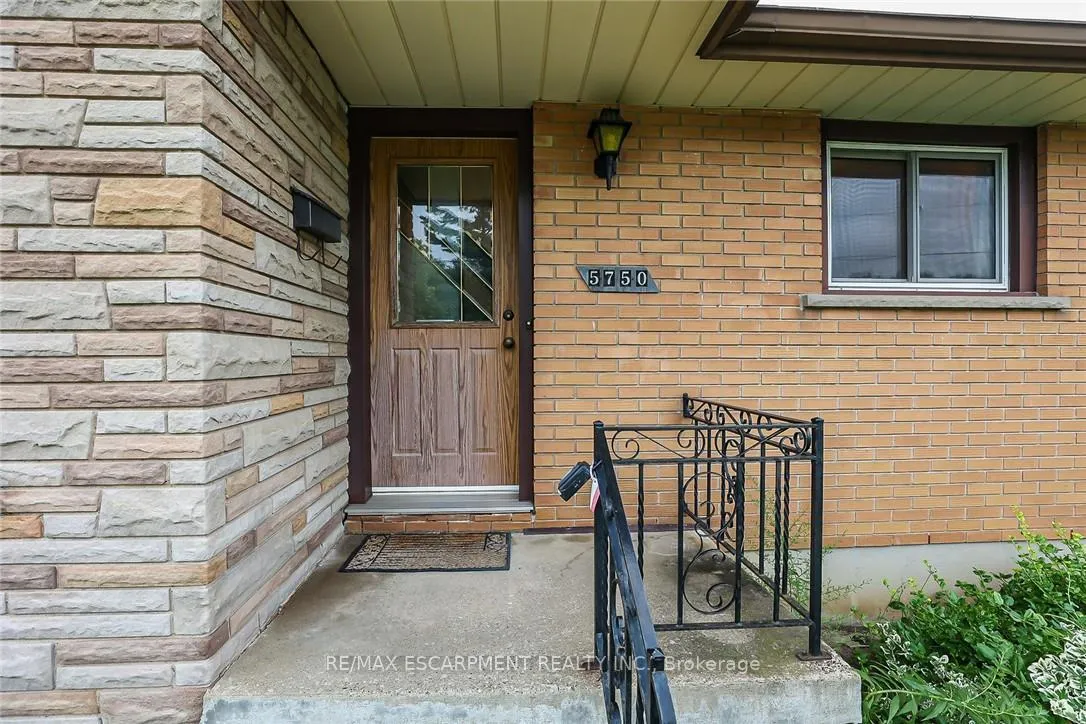 Photo 4 of 5750 Hodgson Avenue, Niagara Falls, Ascot — HOMEH