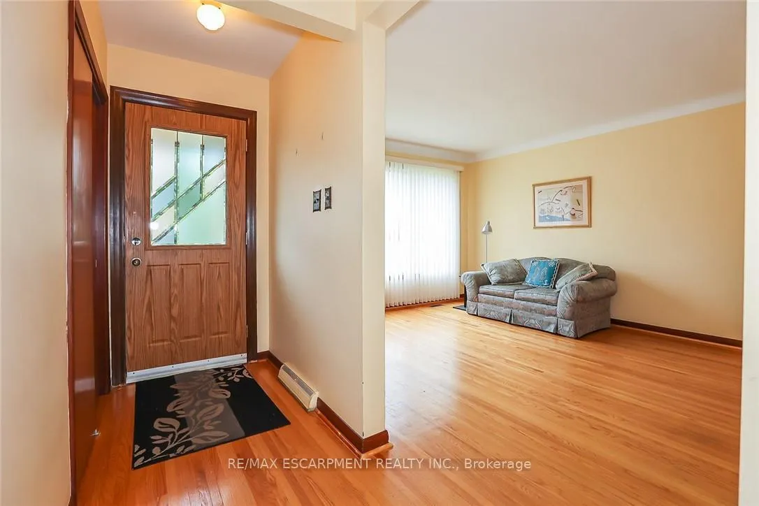 Photo 5 of 5750 Hodgson Avenue, Niagara Falls, Ascot — HOMEH