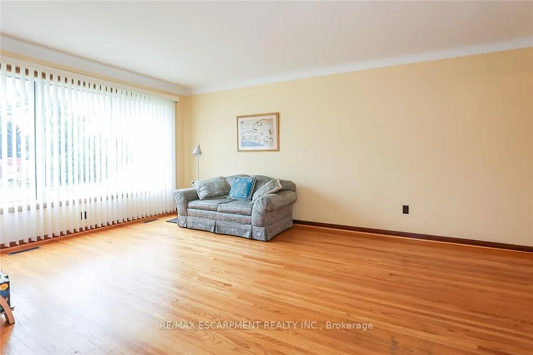 Photo 6 of 5750 Hodgson Avenue, Niagara Falls, Ascot — HOMEH