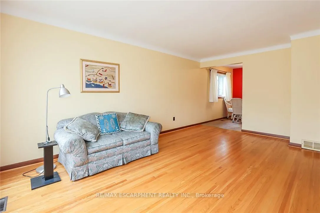 Photo 8 of 5750 Hodgson Avenue, Niagara Falls, Ascot — HOMEH