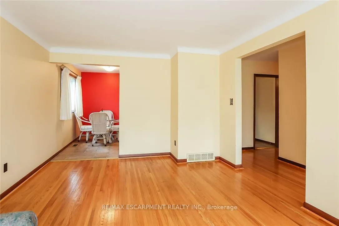 Photo 9 of 5750 Hodgson Avenue, Niagara Falls, Ascot — HOMEH