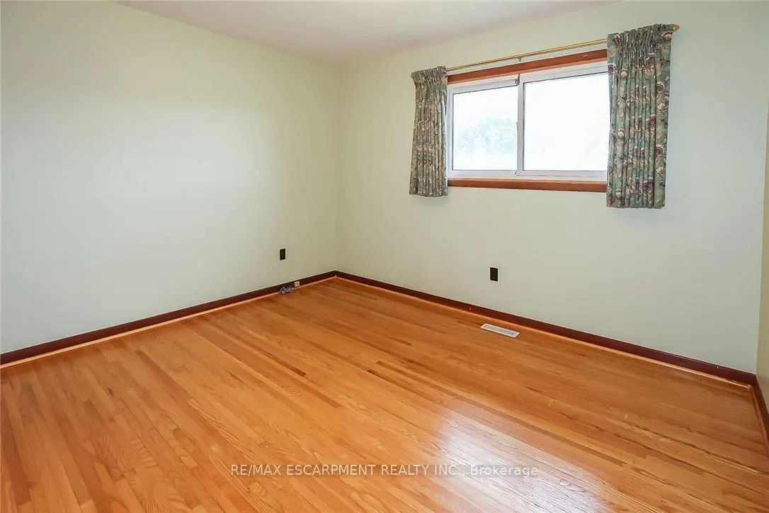 Photo 15 of 5750 Hodgson Avenue, Niagara Falls, Ascot — HOMEH