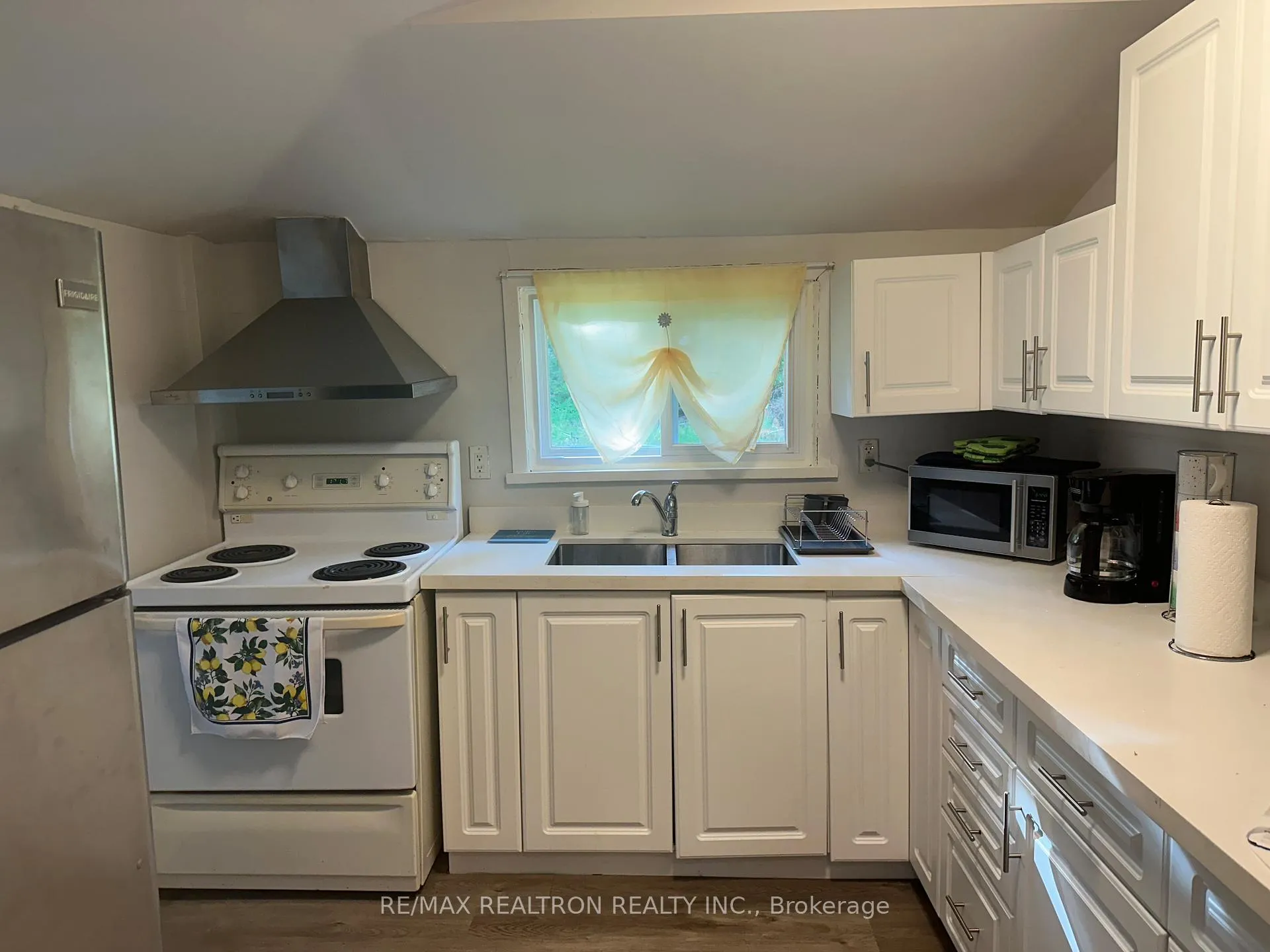 Photo 7 of 868 Adams Road, Innisfil, Alcona — HOMEH