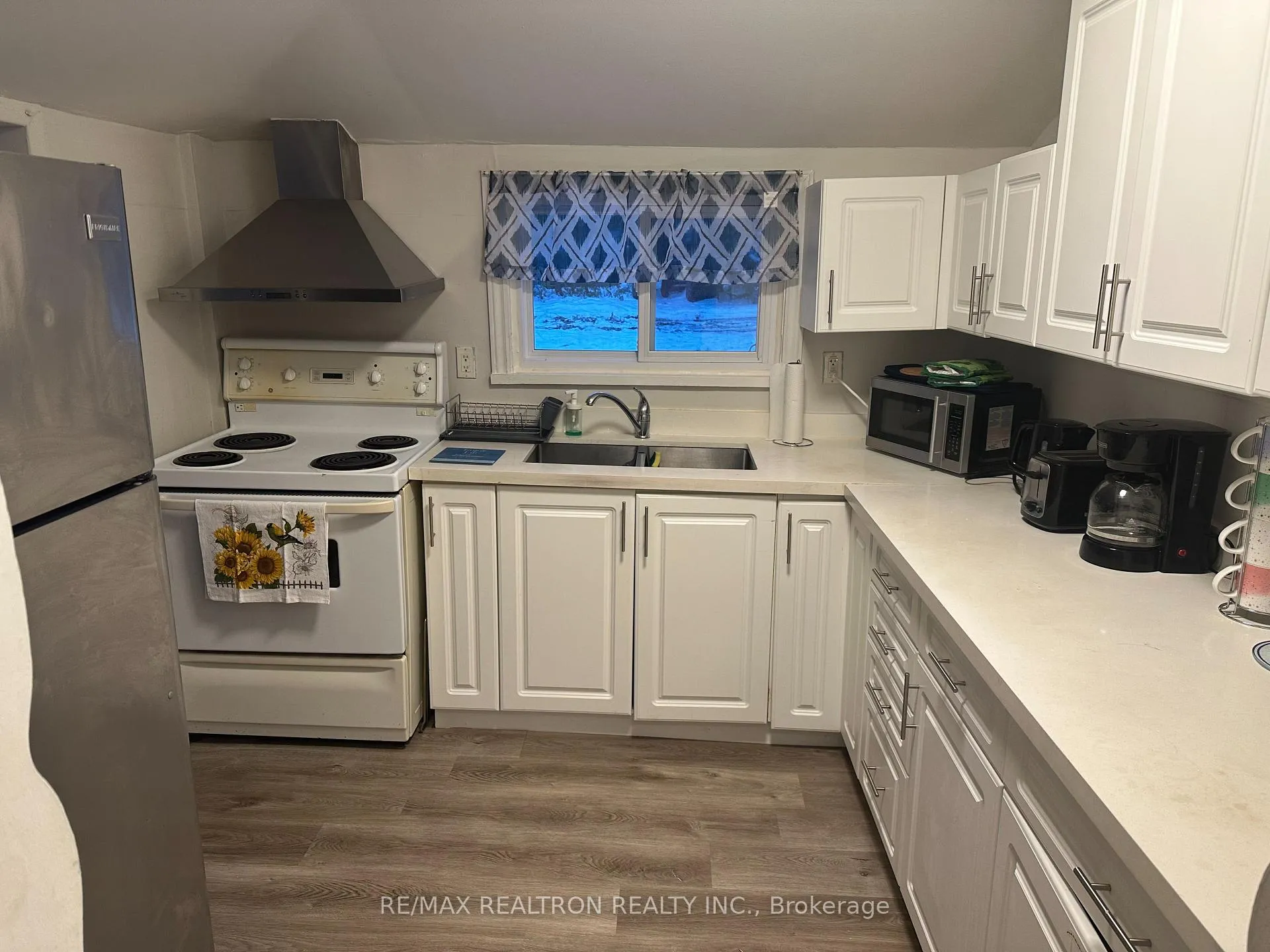 Photo 8 of 868 Adams Road, Innisfil, Alcona — HOMEH