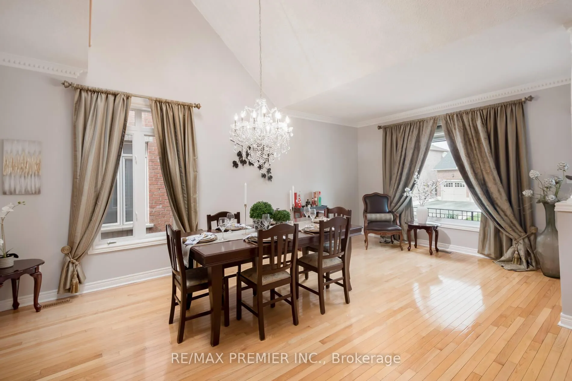 Photo 9 of 48 Braden Way, Vaughan, Vellore Village — HOMEH