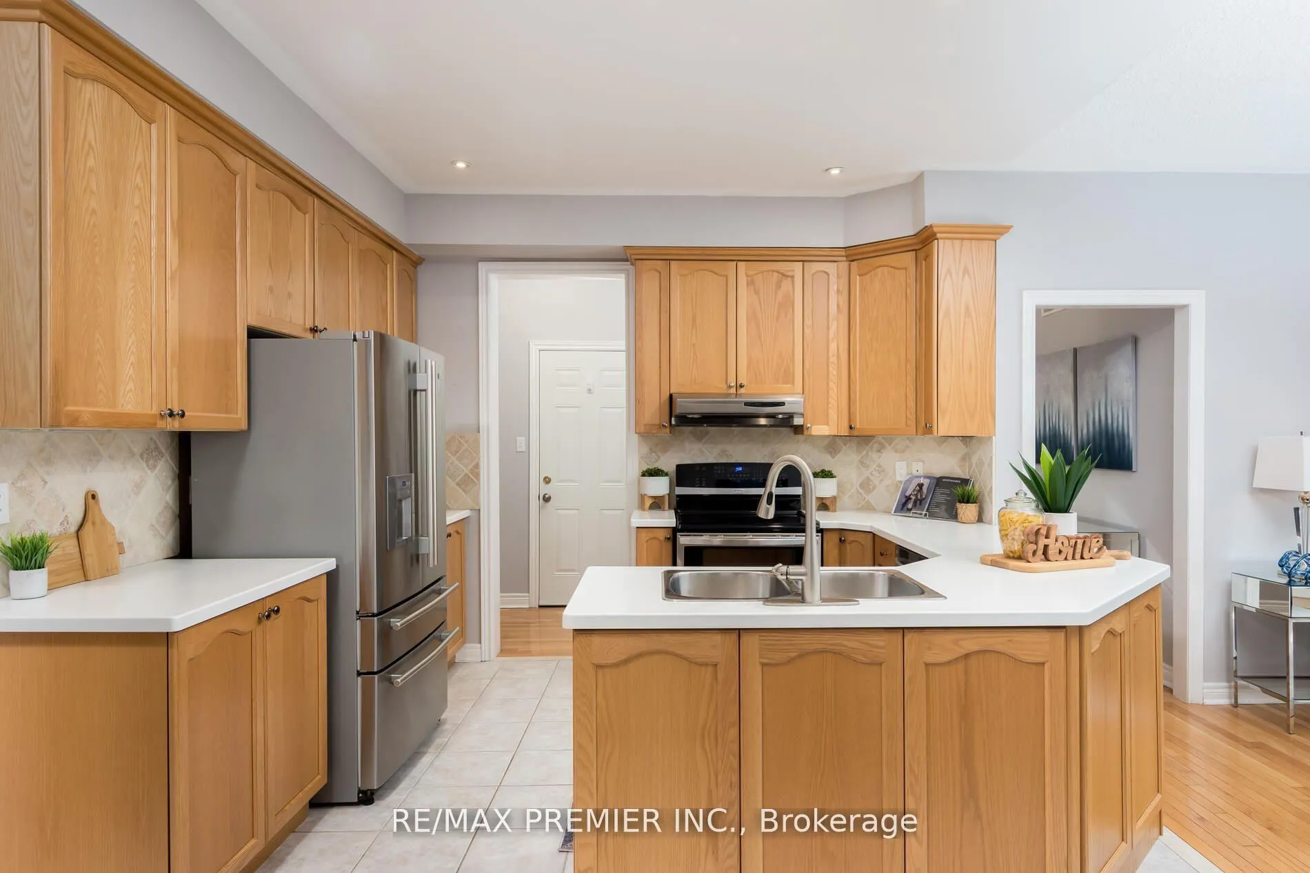 Photo 11 of 48 Braden Way, Vaughan, Vellore Village — HOMEH