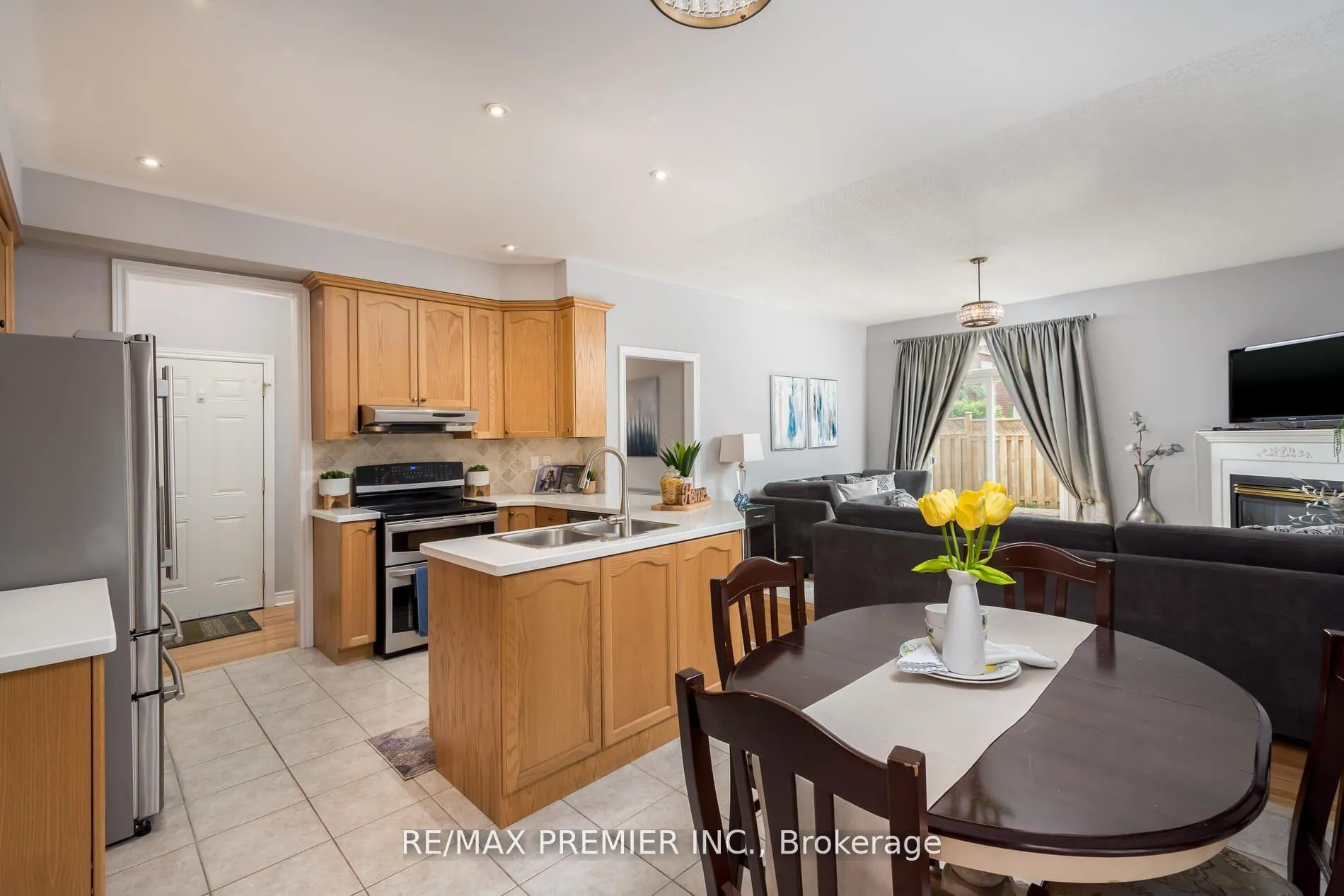 Photo 12 of 48 Braden Way, Vaughan, Vellore Village — HOMEH