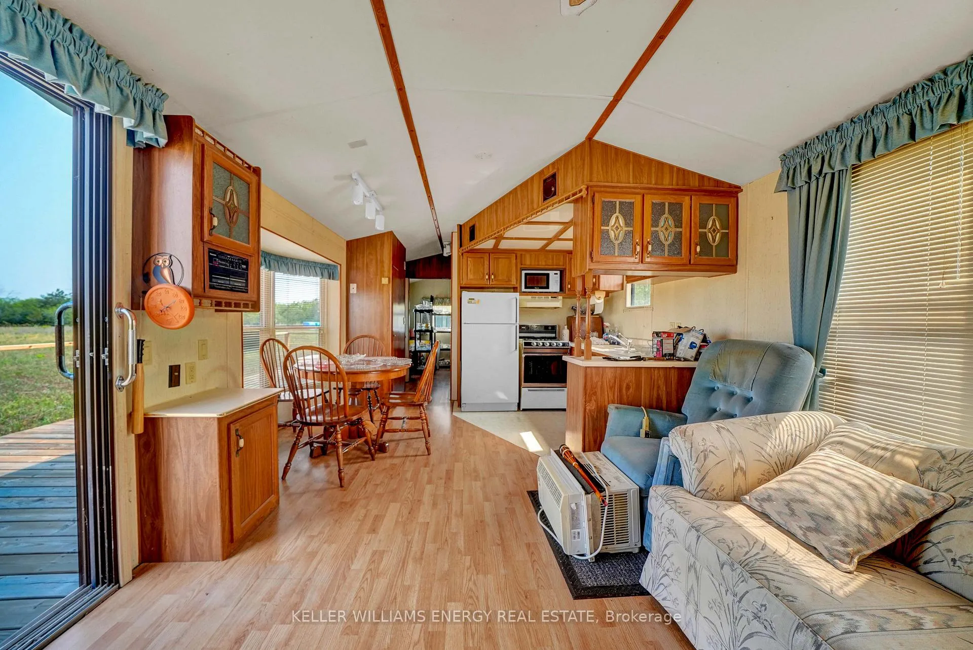 Photo 34 of 804 Closson Road, Prince Edward County, Hillier — HOMEH