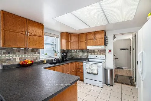 Photo 11 of 27 Briermoor Crescent, Ottawa, Hunt Club Park/Greenboro — HOMEH
