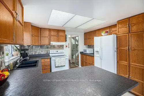 Photo 12 of 27 Briermoor Crescent, Ottawa, Hunt Club Park/Greenboro — HOMEH