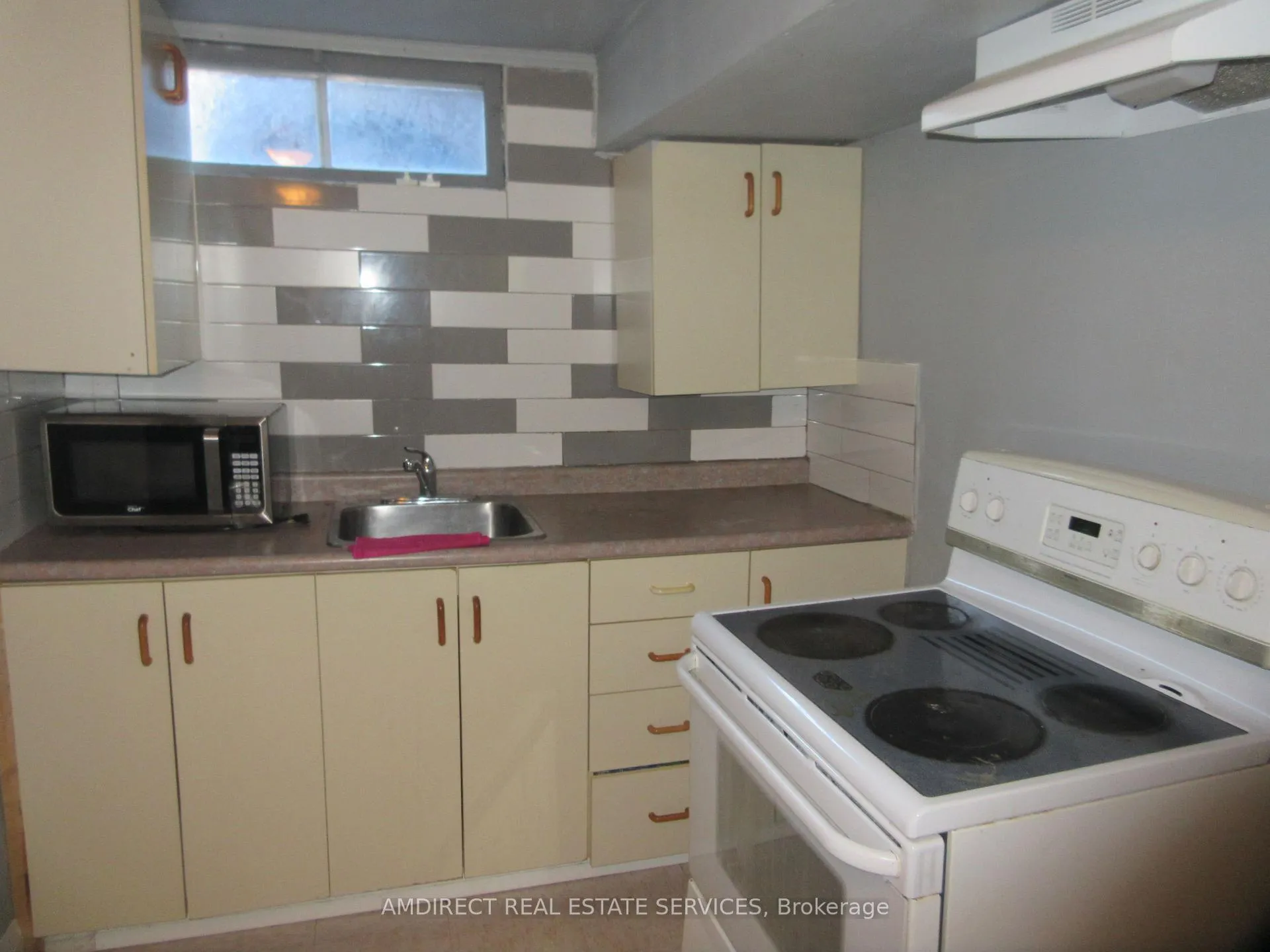 Photo 25 of 312 Karn Street, Kitchener, Victoria Hills — HOMEH
