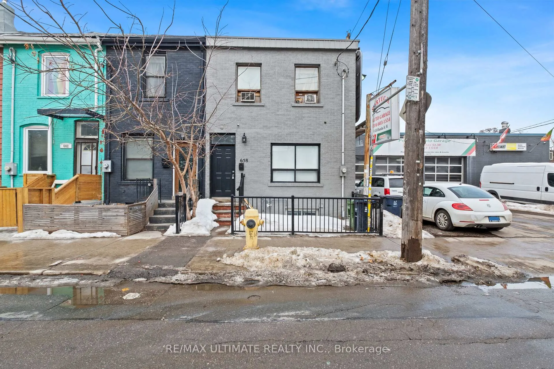 Photo 1 of 658 Dundas Street W, Toronto, Kensington-Chinatown — HOMEH