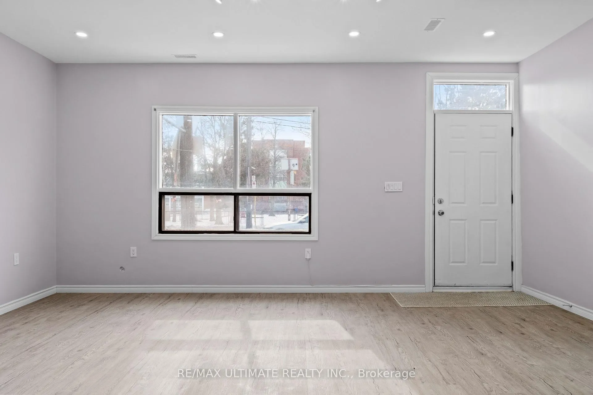 Photo 5 of 658 Dundas Street W, Toronto, Kensington-Chinatown — HOMEH
