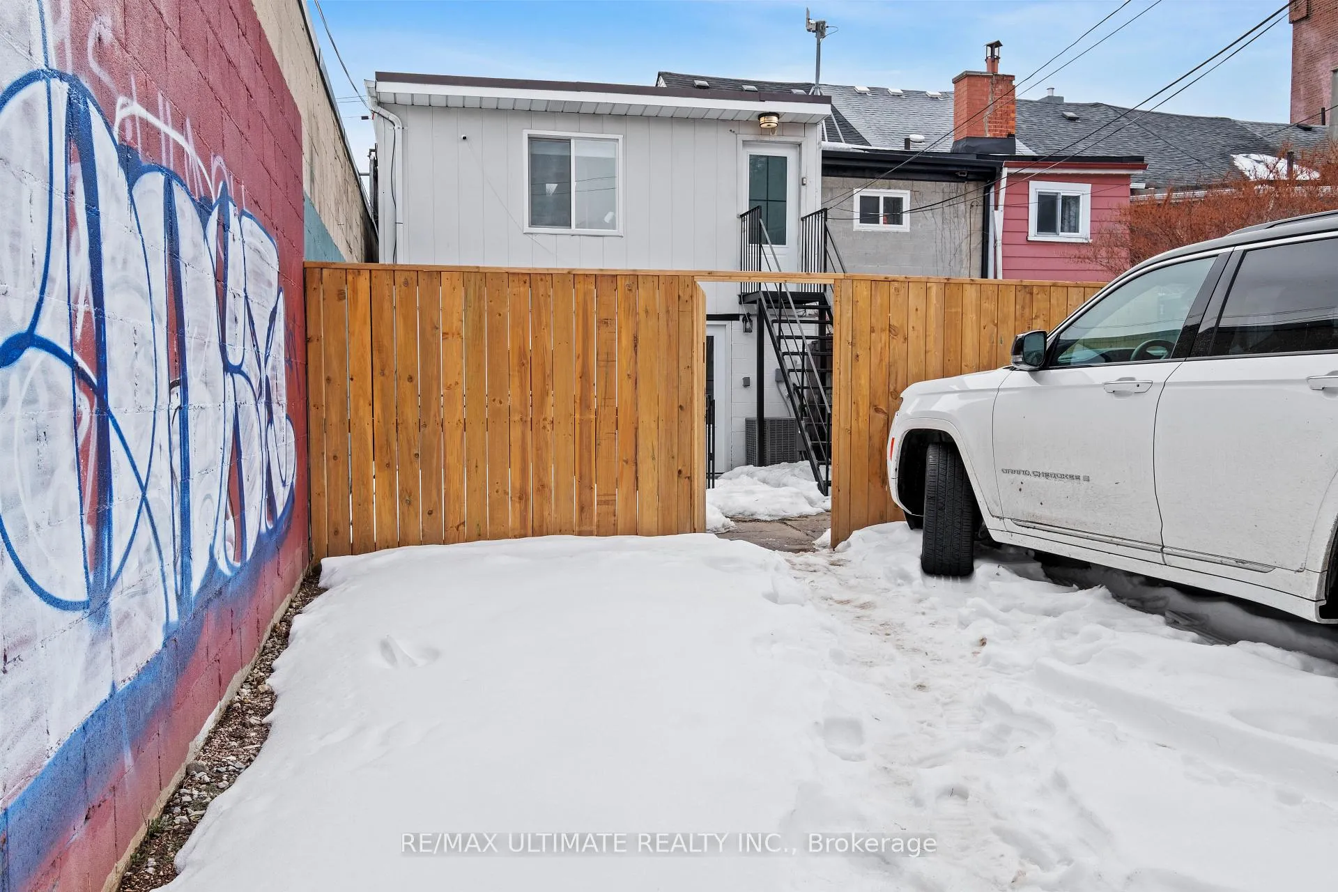 Photo 40 of 658 Dundas Street W, Toronto, Kensington-Chinatown — HOMEH