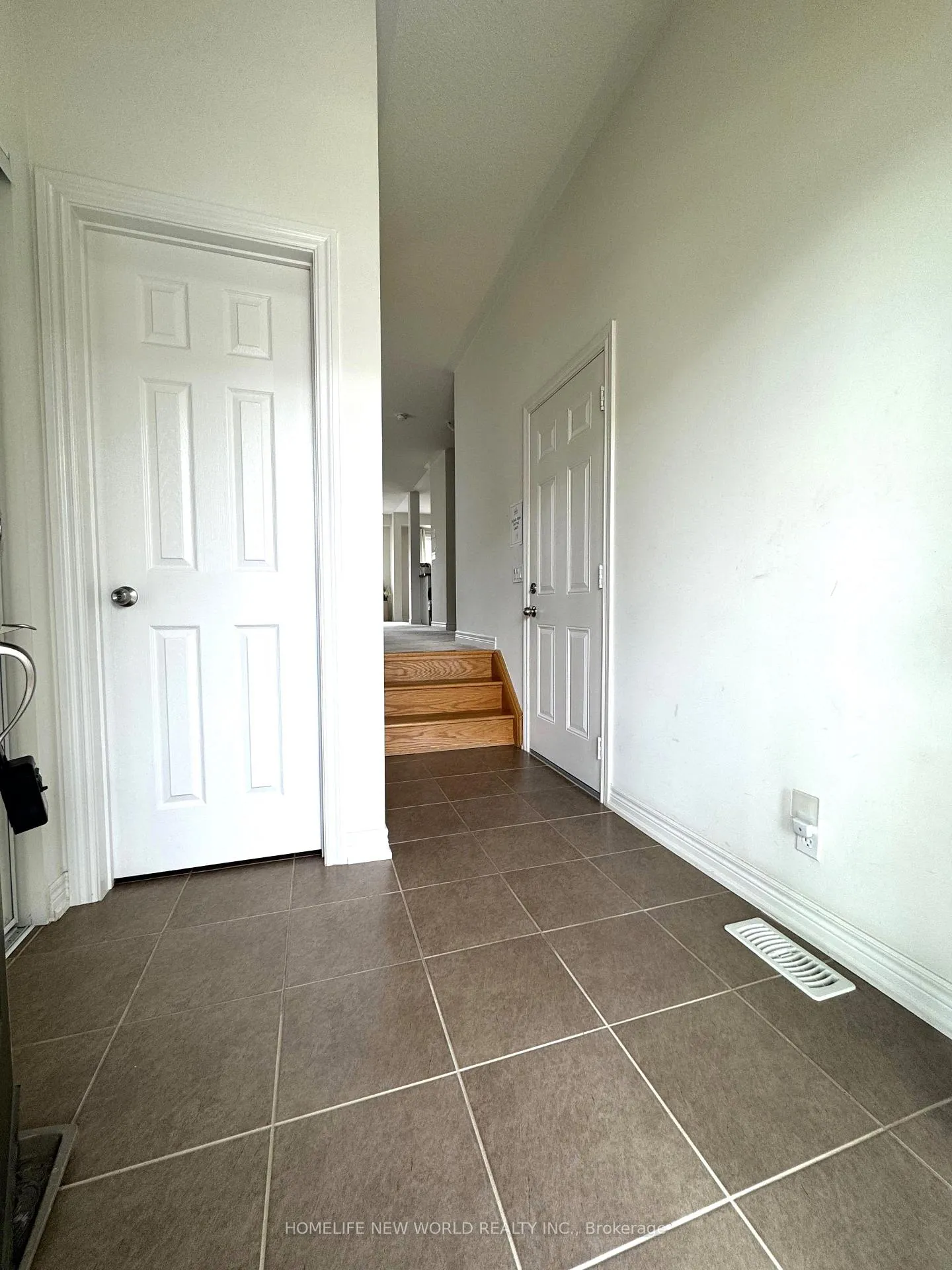 Photo 12 of 49 Artania Street, Oshawa, Windfields — HOMEH