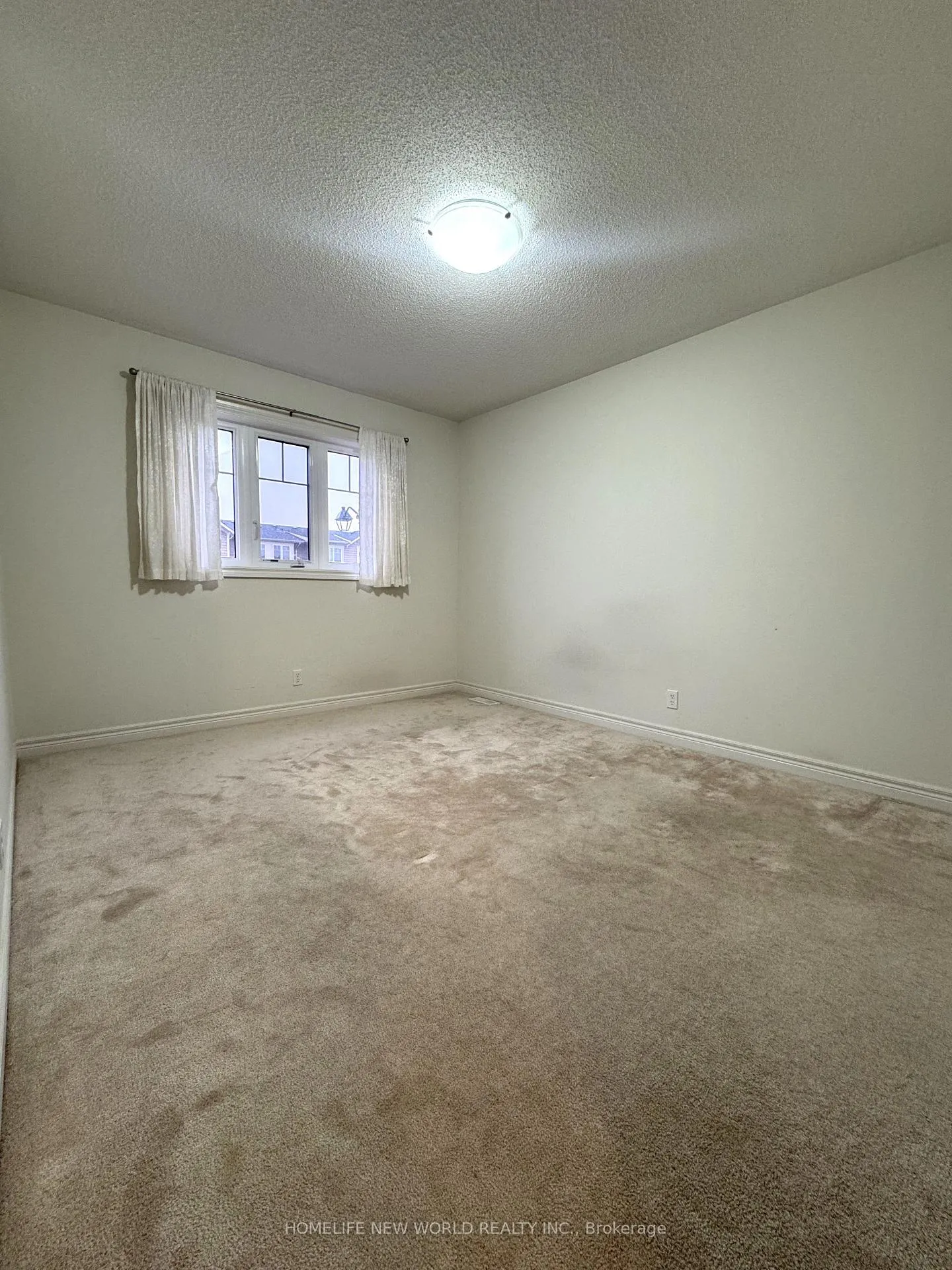 Photo 13 of 49 Artania Street, Oshawa, Windfields — HOMEH