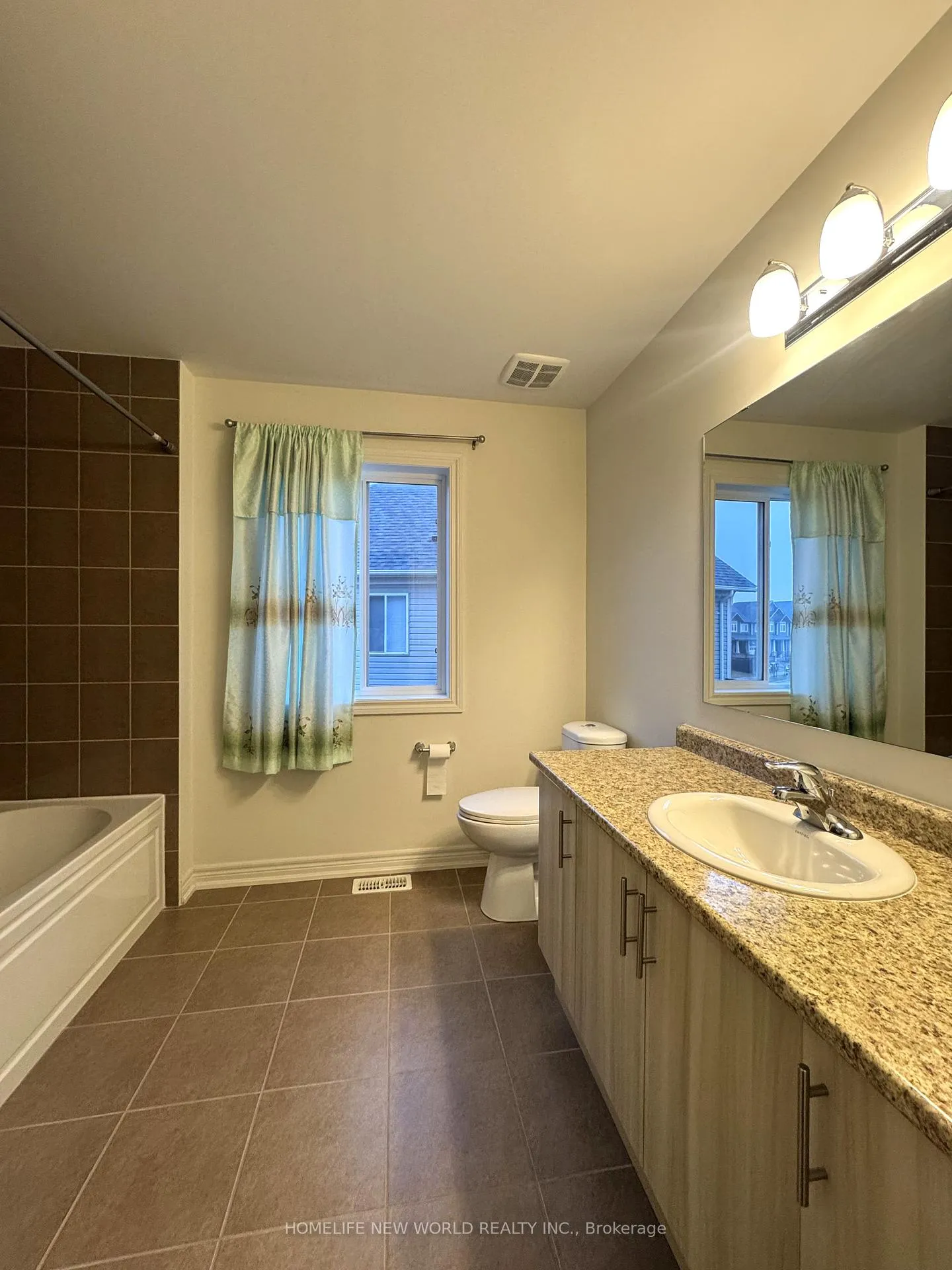 Photo 16 of 49 Artania Street, Oshawa, Windfields — HOMEH