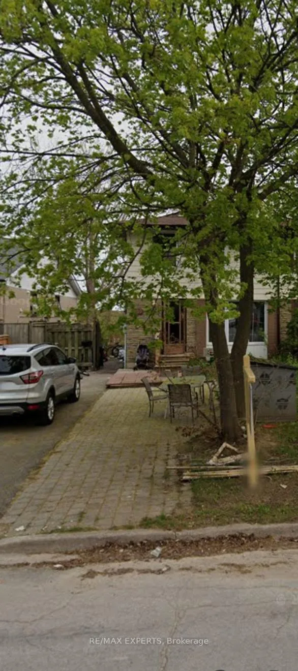 Front of 71 Daphne Crescent