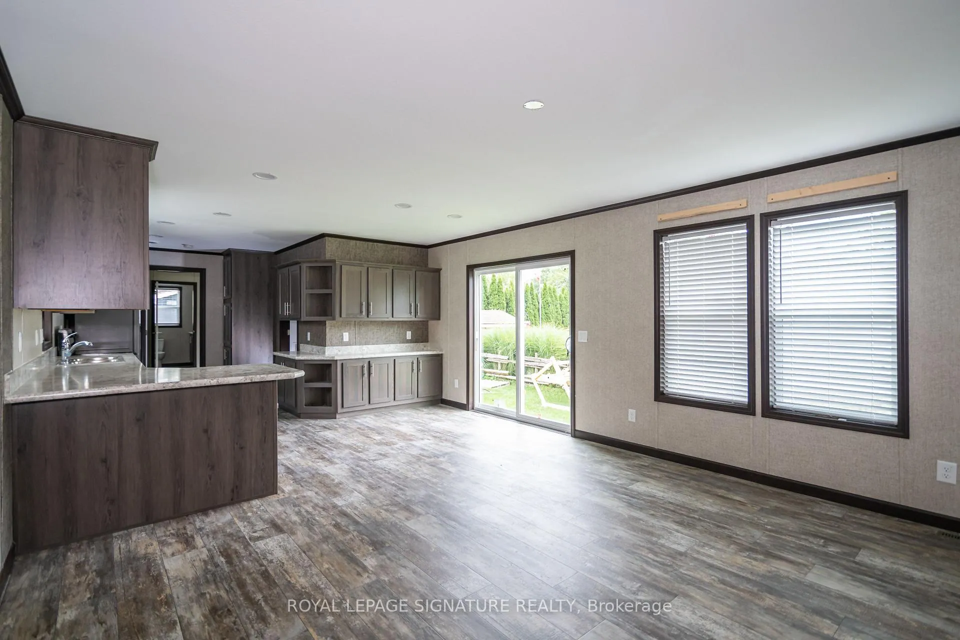 Photo 3 of 126 Regency Drive, Chatham-Kent, Chatham — HOMEH