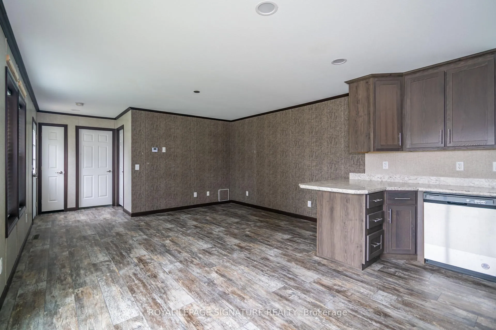 Photo 4 of 126 Regency Drive, Chatham-Kent, Chatham — HOMEH