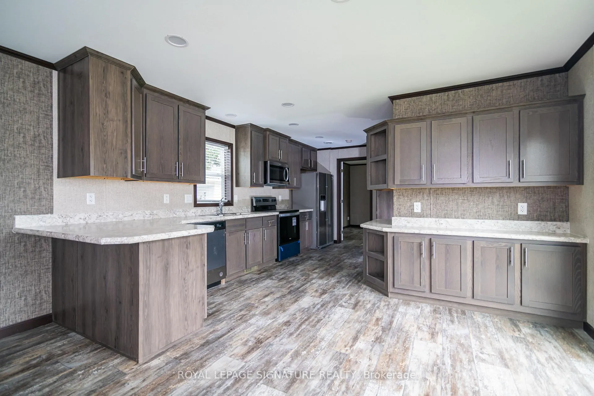 Photo 6 of 126 Regency Drive, Chatham-Kent, Chatham — HOMEH