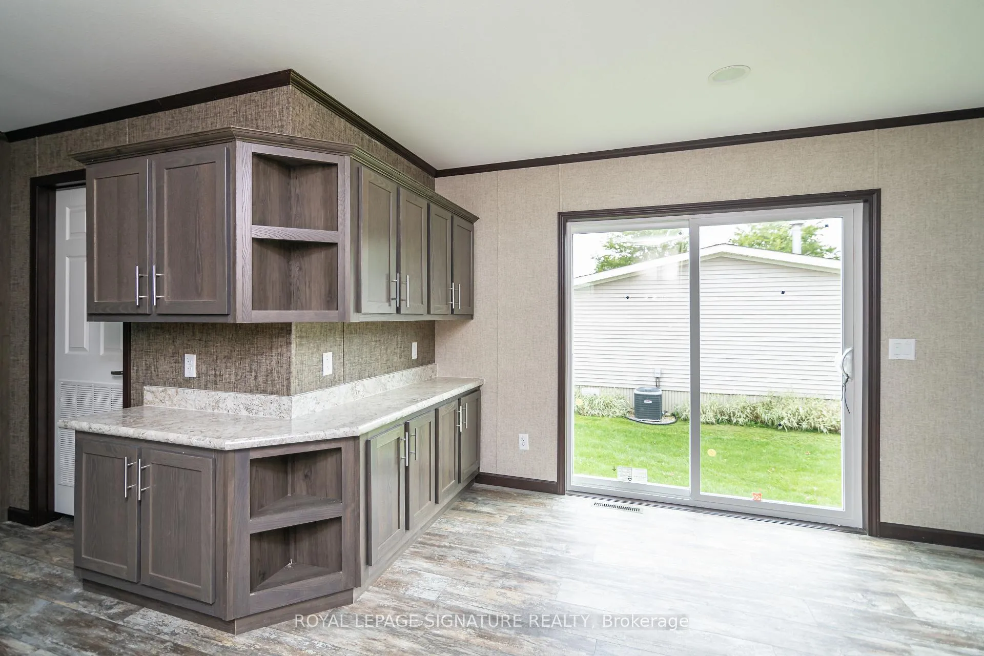 Photo 10 of 126 Regency Drive, Chatham-Kent, Chatham — HOMEH