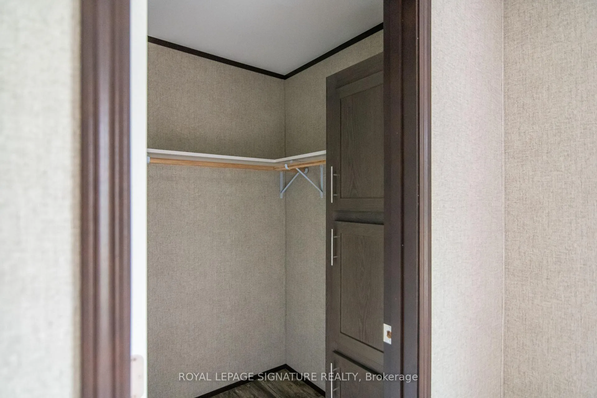 Photo 14 of 126 Regency Drive, Chatham-Kent, Chatham — HOMEH