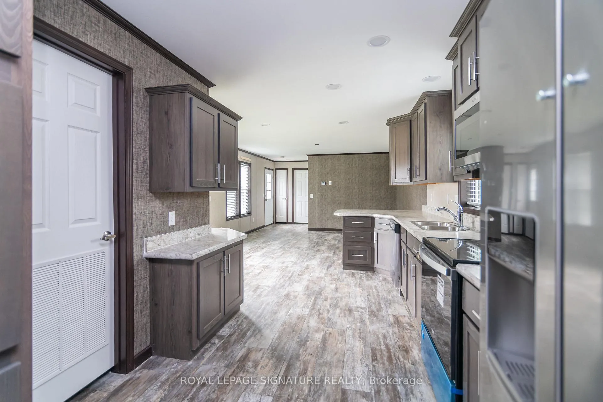Photo 16 of 126 Regency Drive, Chatham-Kent, Chatham — HOMEH