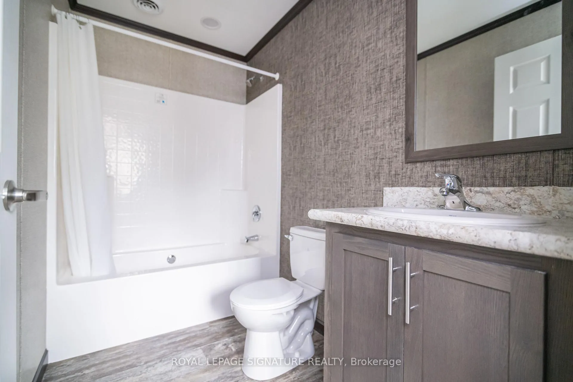 Photo 19 of 126 Regency Drive, Chatham-Kent, Chatham — HOMEH