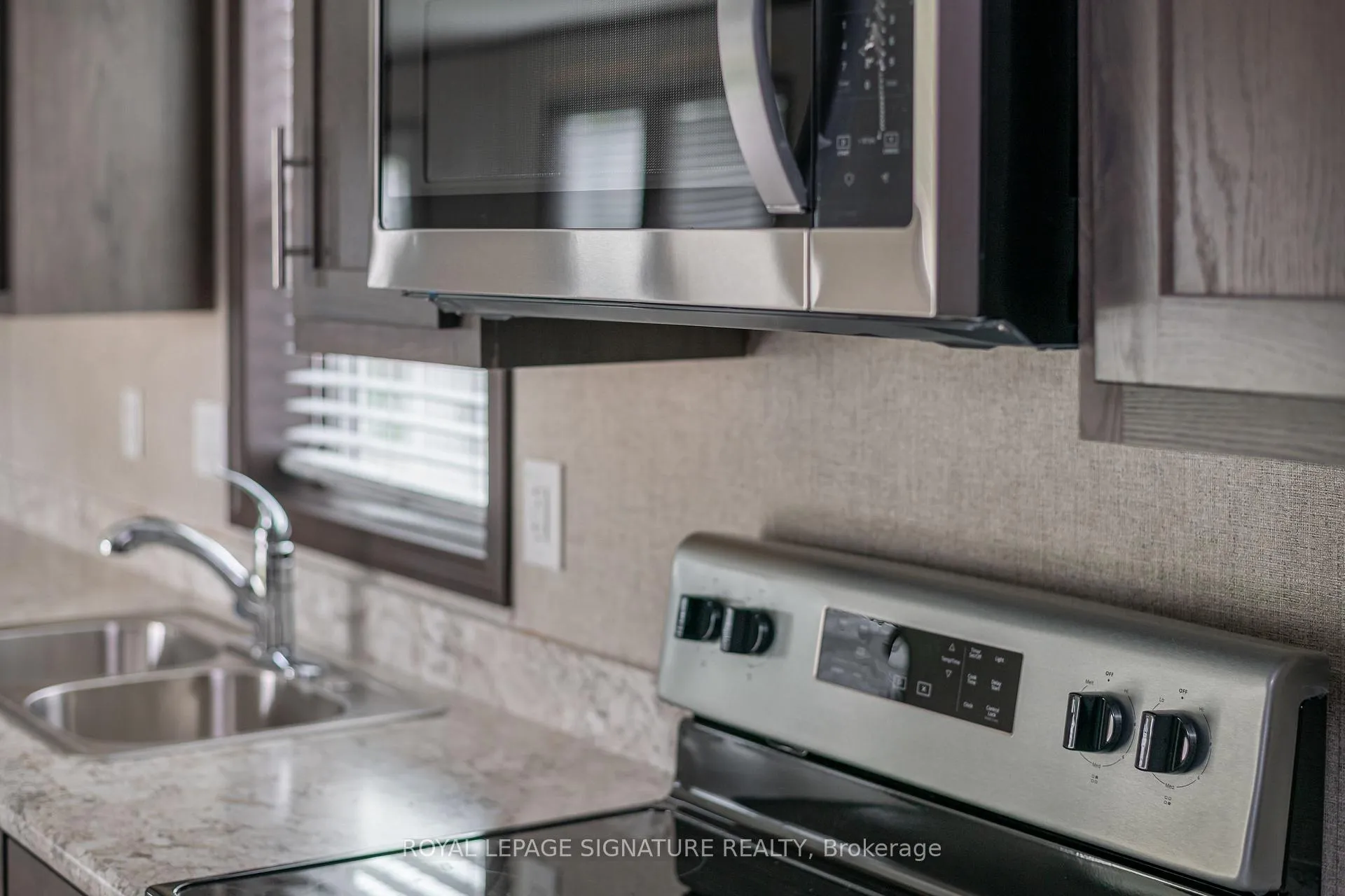 Photo 27 of 126 Regency Drive, Chatham-Kent, Chatham — HOMEH