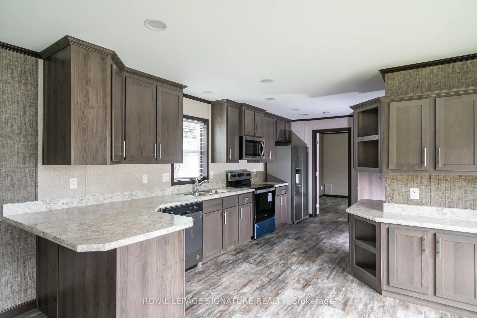 Photo 33 of 126 Regency Drive, Chatham-Kent, Chatham — HOMEH