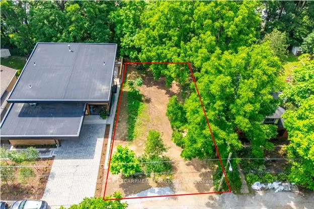 Photo 2 of 98 Alma Street, Hamilton, Cootes Paradise — HOMEH