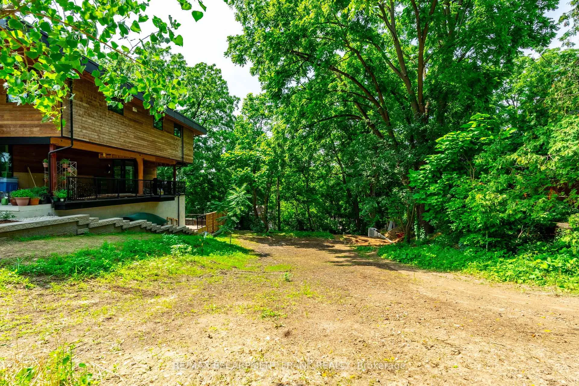 Photo 10 of 98 Alma Street, Hamilton, Cootes Paradise — HOMEH